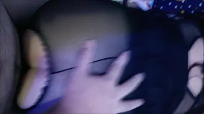 屁股抬高。一趴到底。