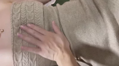 骚穴紧嫩抽插几下鸡巴都疼得不行