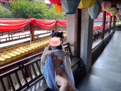 清纯反差的汉服美女穿着汉服露出是真的骚啊有后续